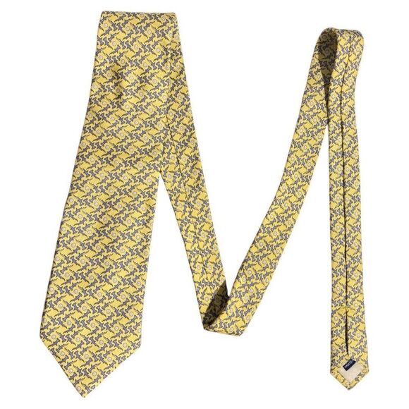 Men's~VINEYARD VINES Necktie~Yellow/Blue‎ sharks golf balls - Picture 1 of 4